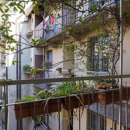 아파트 Guesthost - Sant Ambrogio Lovely Flat 밀라노
