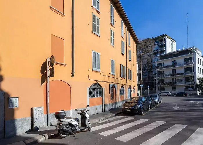 Guesthost - Sant Ambrogio Lovely Flat